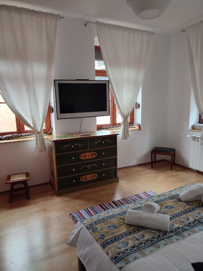 Вилла Retro House Mountain View Брашов Экстерьер фото